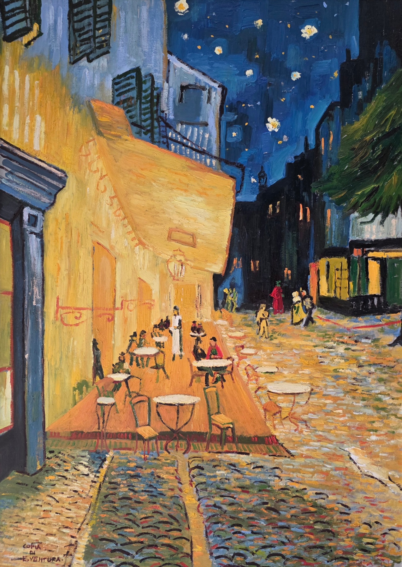 Terrazza illuminata di un caffè ad Arles sotto un cielo stellato blu profondo, riproduzione dipinta a mano da Emilio Ventura del dipinto di Vincent Van Gogh, 50x70 cm